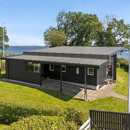 Holiday home Stunning In With House Sea View